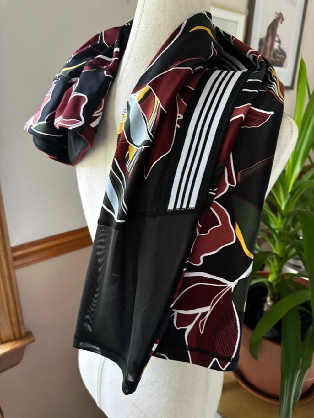 DKNY Sport High Waist Crop Leggings, Black with Stripes and Burgundy Floral, EUC